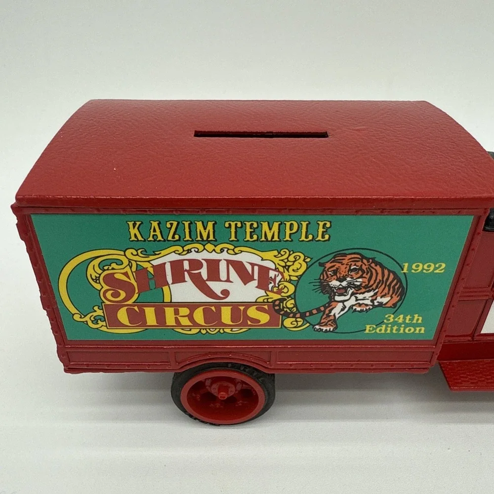 Ertl 1931 Hawkeye Kazim Temple Shrine Circus Truck Bank